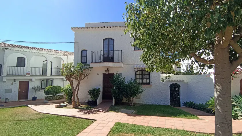 Refurbished Villa With Private Garden And Large Terraces - Image 1