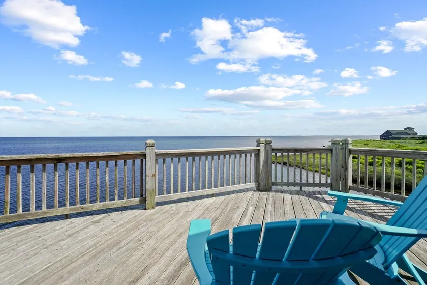 Soundfront Dog Friendly w/ Hot Tub, Private Boat Slip, Easy Windsports Access - Image 1