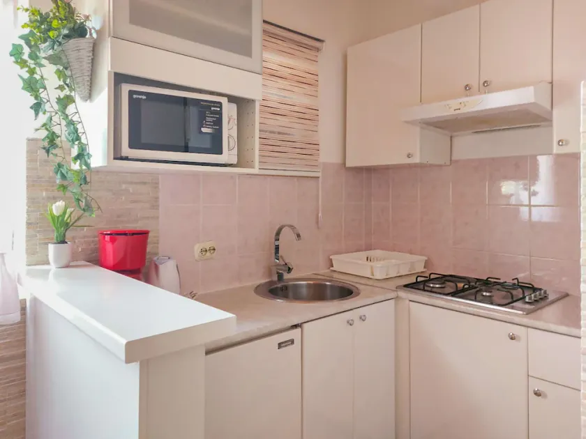 Cosy apartment for 6 guests with WIFI, A/C, TV, terrace and pets allowed - Image 1
