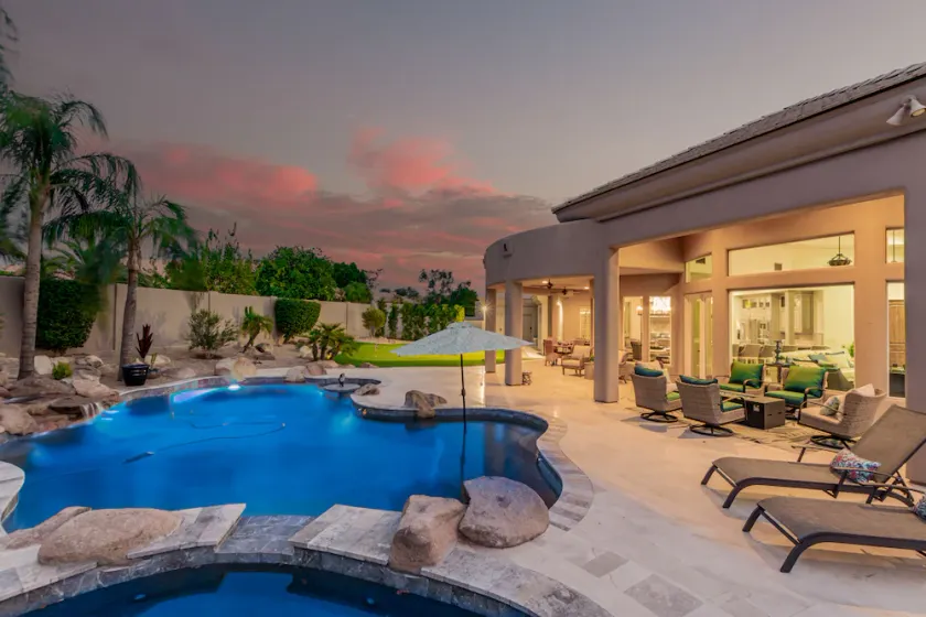 4BR w pool, heated spa, fire pit - Image 1
