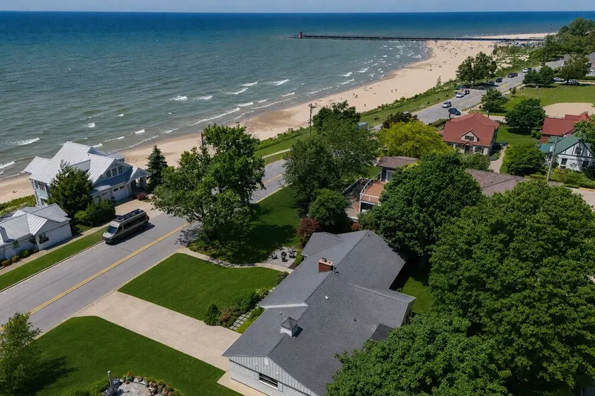 Lake Views & Fire Pit - 1/4 blok til South Beach & Kid's Corner! - Image 1