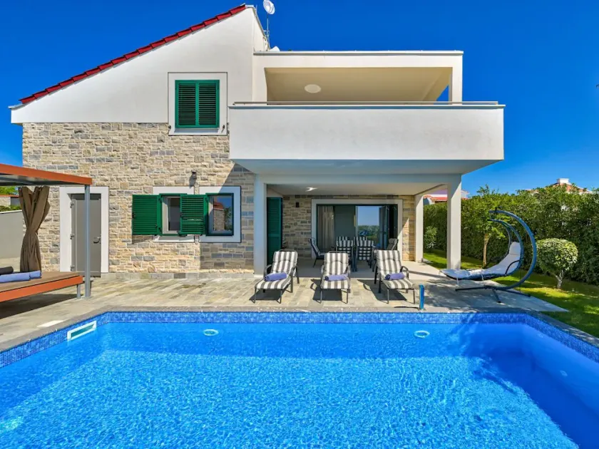 Luxury Villa Andromeda with Pool - Image 1