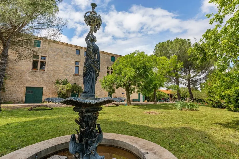 Flat in a Beautiful Building With Pool - Image 1