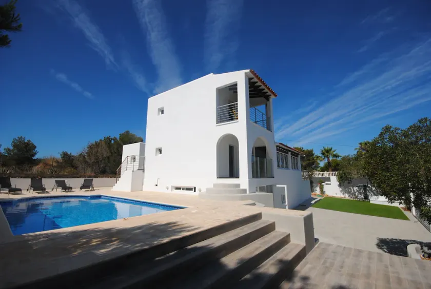 Villa moderna con piscina privata, vicino alla spiaggia e baia di San Antonio - Image 1