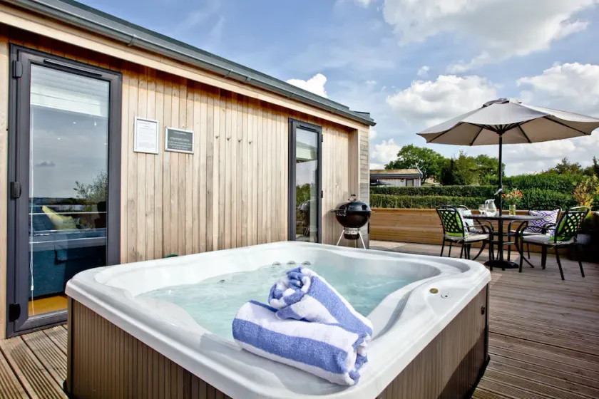 Perry Lodge, Strawberryfield Park - Hot Tub - Free Parking & WiFi - Image 1