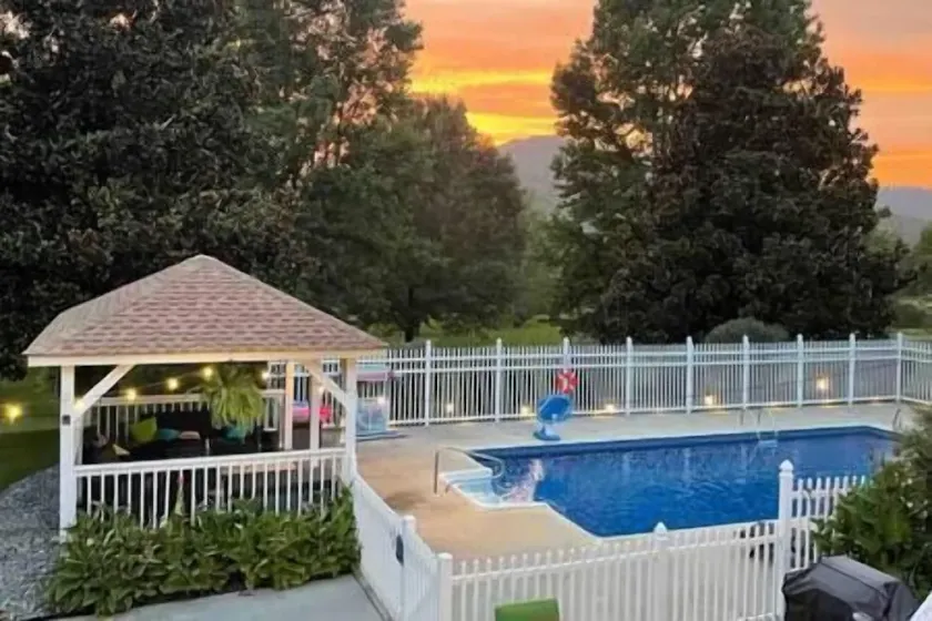 Family Fun! Private Pool, Hot Tub - Minutes to Chattanooga - Image 1