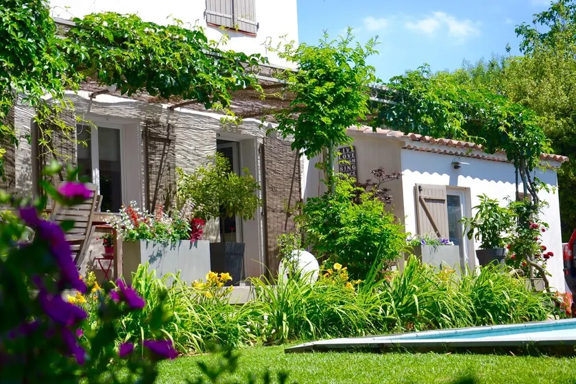 Villa in Provence private pool and landscaped garden - Image 1