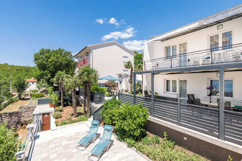 Appartamento con barbecue, terrazza e giardino | Vista sul giardino - Image 1