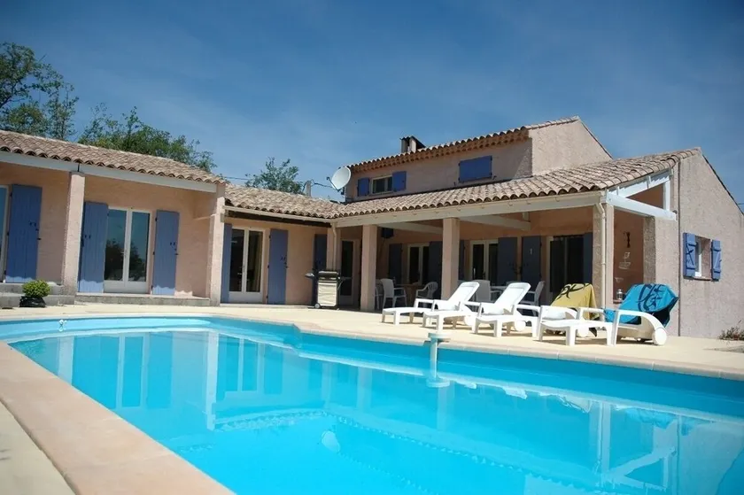 Rolig villa med pool - Image 1