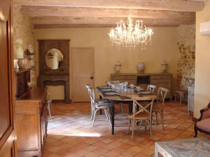 \"Clos Saint Joseph\" skole 4 personer - Image 1