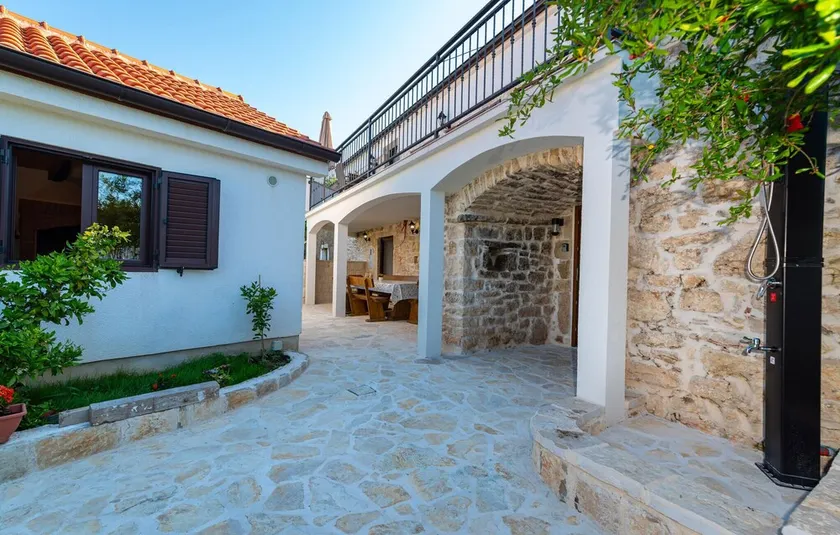 2 bedroom luxurious home in Slivnica - Image 1