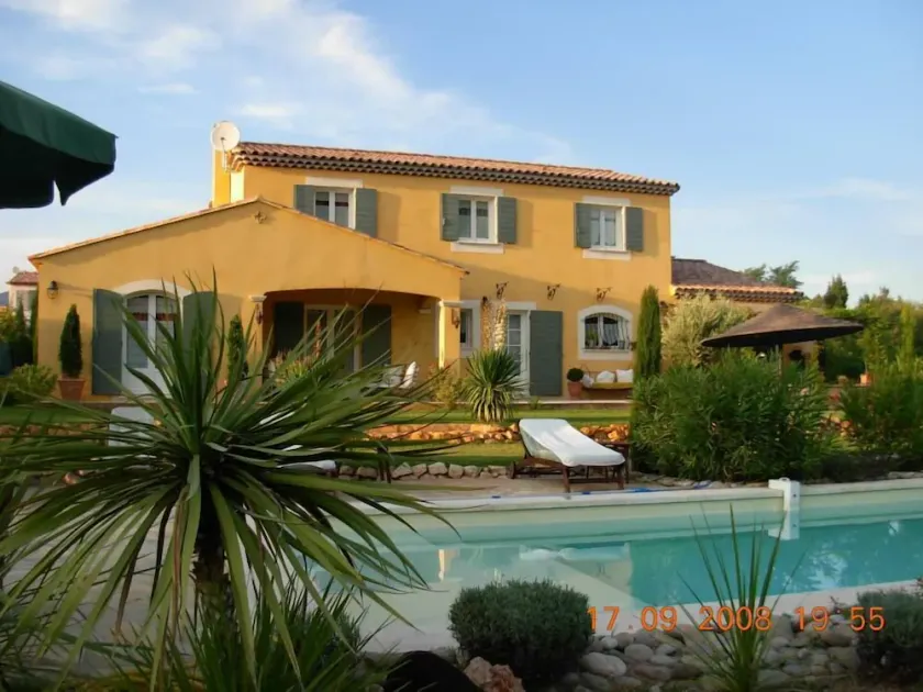 Très grand mas de 200m2 avec piscine privée 6 personnes à 20 mm d'Aix/provence - Image 1