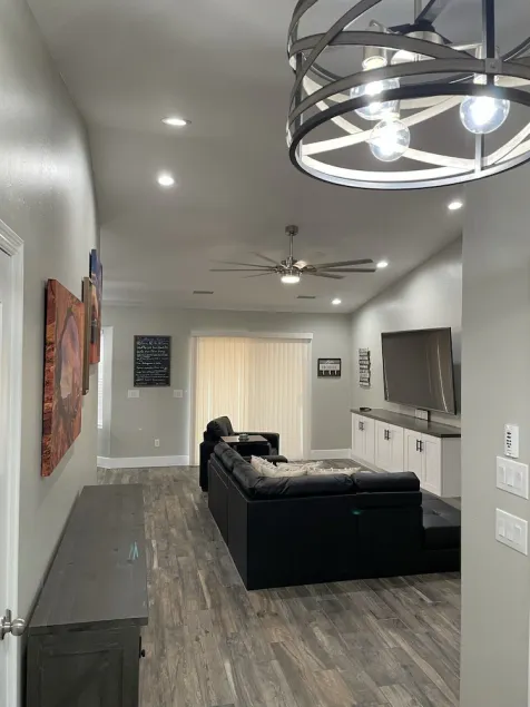 Lake Powell Modern Remodeled VRBO - 3BR, 2BA minutes to Lake and Restaurants! - Image 1