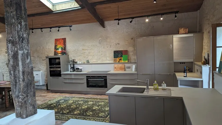 Fabulous air-conditioned barn conversion with three ensuite bedrooms (sleeps 8) - Image 1