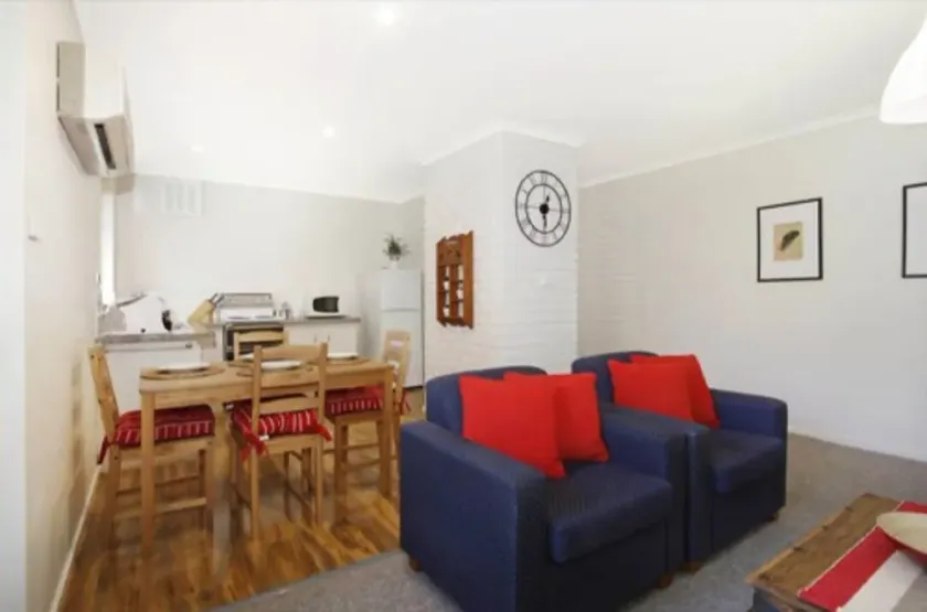 Fully equipped apartment just 500m from the town centre - Image 1
