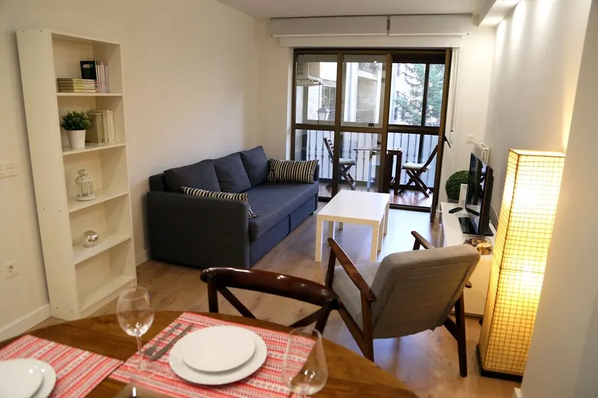 COMPLETELY RENOVATED AND IN FULL CENTER! - Image 1