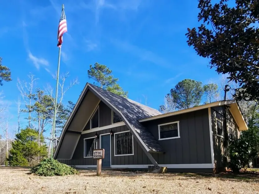 Comfortable 2 Bedroom Cabin - 3 min to Roosevelt State Park. WIFI & Self Checkin - Image 1