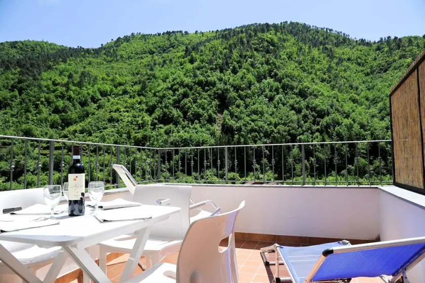 Panoramic Apartment with Balcony and Terrace - Image 1