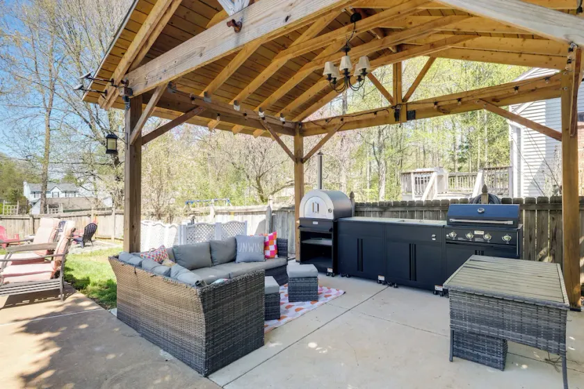 Pool, Hot Tub & Fun! Family Home Near Quantico - Image 1