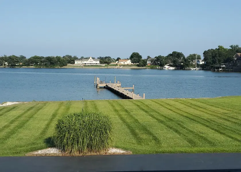 Inviting and Serene Home on Monroe Bay Creek - Image 1