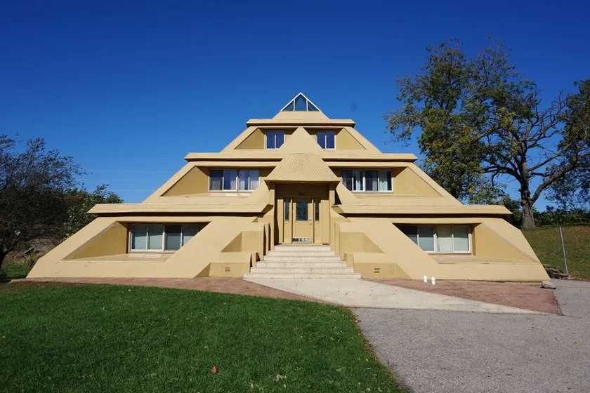 Pyramid House, This 2,000 Sq Ft, 2 BR Suite Option is a One of a Kind Rental - Image 1