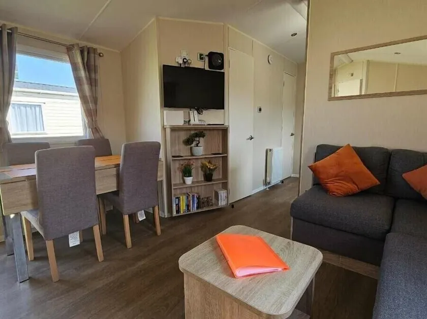 Broadland Sands - Holiday Accommodation 21136 - Image 1