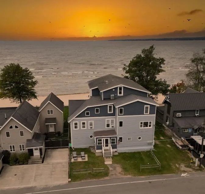 Sandcastle Way| Historic Oneida Lakefront Condo 3 - Image 1