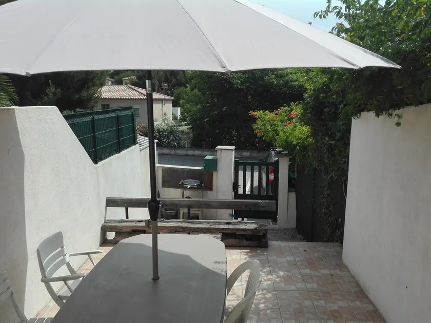 House With Garden 200m Beach Residence - Image 1