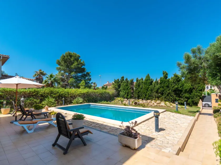 Bellissima villa indipendente per 6 ospiti con A/C, piscina privata, WIFI, TV e patio - Image 1