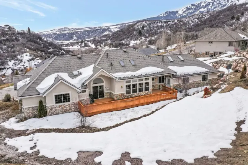Ultimate Mountain Stay | 6BR Home Near Skiing & Hiking - Image 1