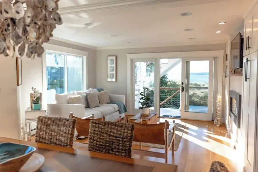 Luxury Waterfront Property 360 water views - Image 1