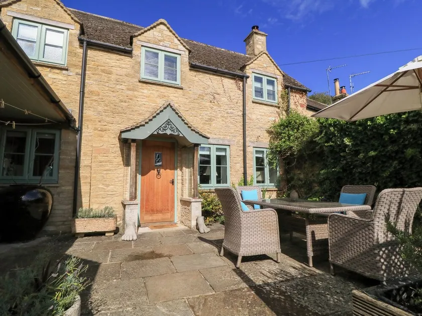 FAIRVIEW COTTAGE, pet friendly in Milton-Under-Wychwood - Image 1