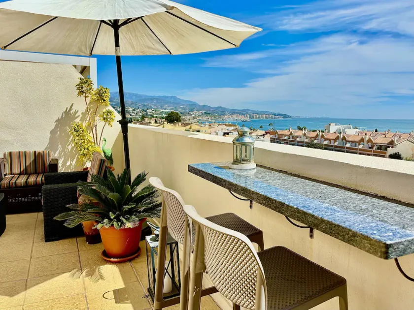 Luksuriøs indkvartering med stor terrasse og fantastisk havudsigt - Image 1