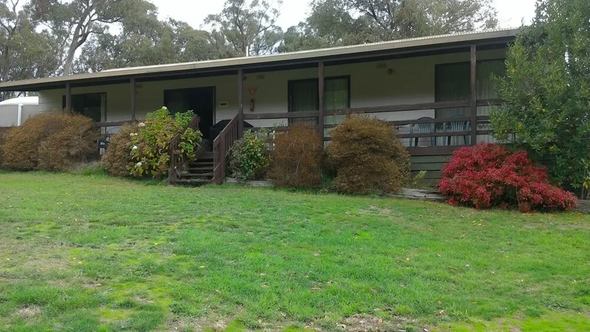 Cabin 2- Emerald Park - Image 1
