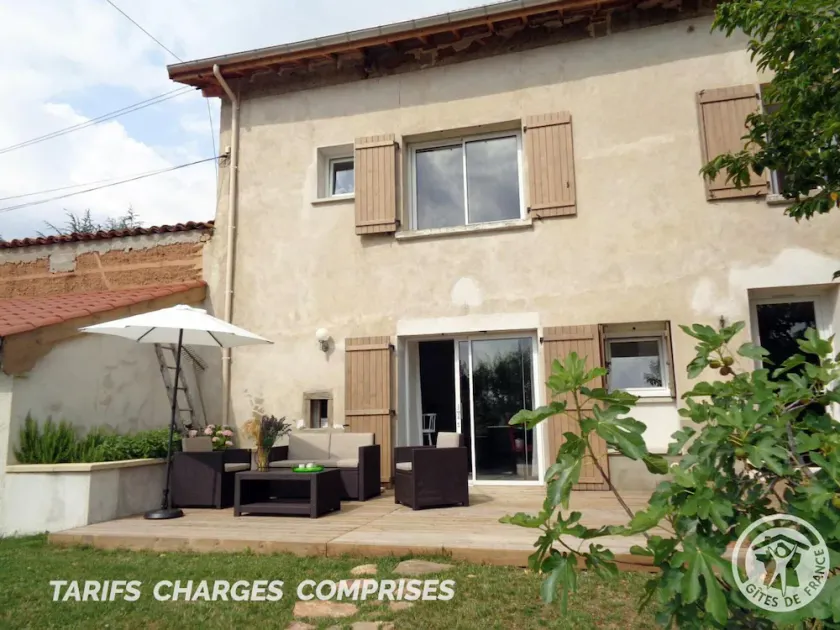 Cozy house with garden in Monts du Lyonnais - Image 1
