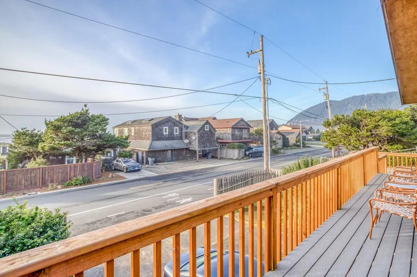 Central Manzanita Ocean-View Cottage Has Woodstove And Large Deck, Proximity - Image 1