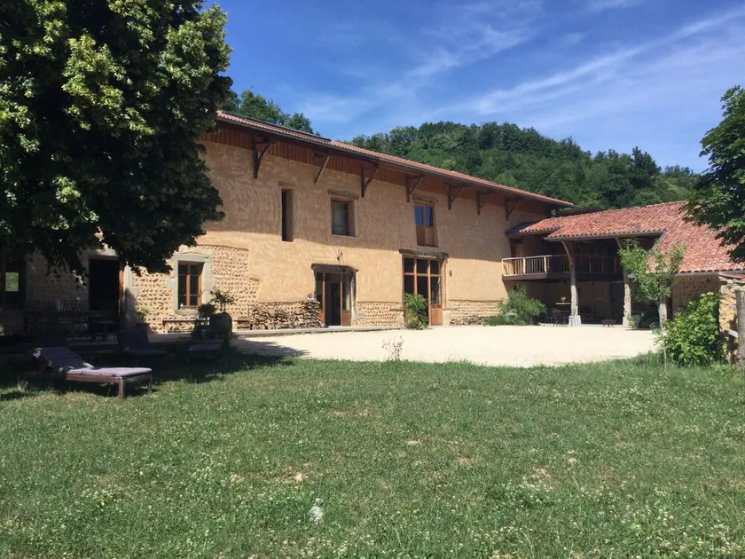 Dauphinoise adobe farmhouse in the heart of a Vercors horse stud farm - Image 1