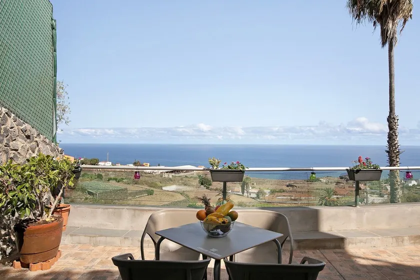 Casa vacanze \"Bisangel\" con vista mare, terrazza privata e Wi-Fi - Image 1