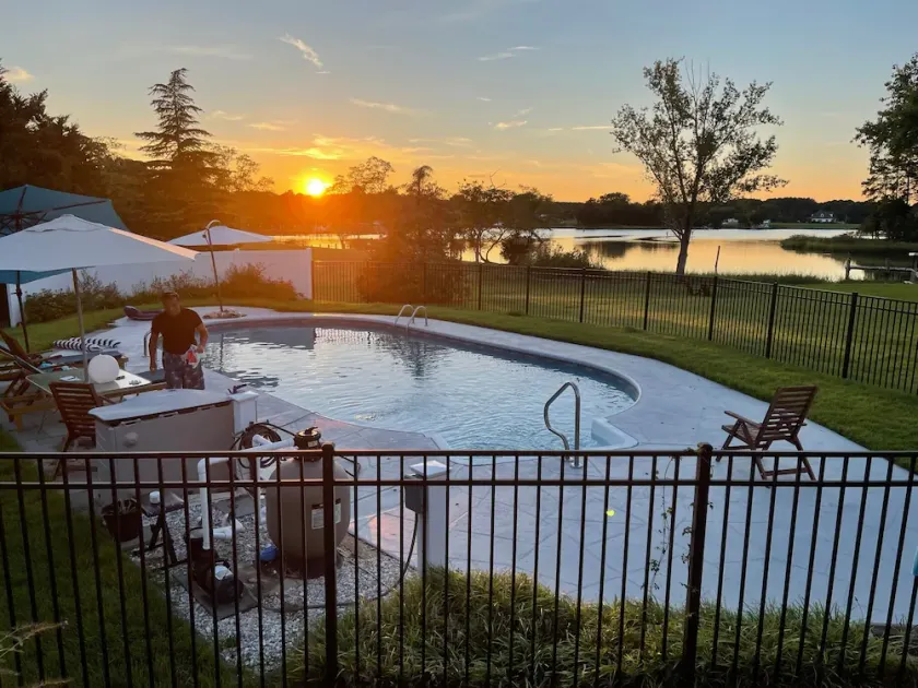 Paradise by the water with a private pool - Image 1