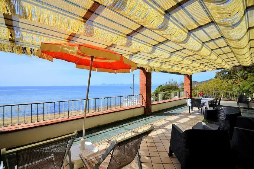 Casa Terry A: A graceful apartment located right on the beach, with Free WI-FI. - Image 1