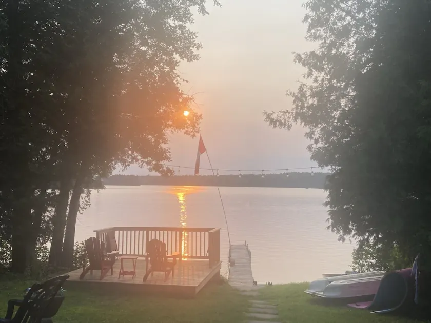 Tranquil 3 bedroom waterfront cottage on private lake! - Image 1