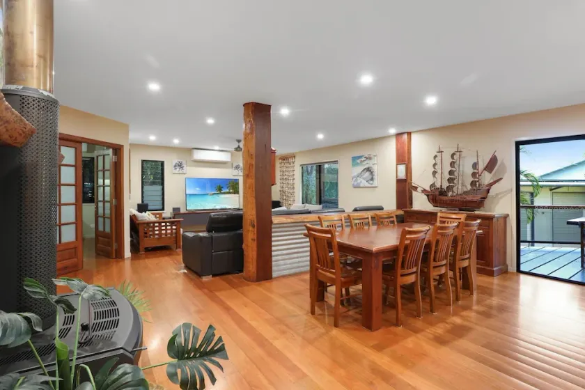 Large Family Beachhouse - Walk to Everything - Image 1