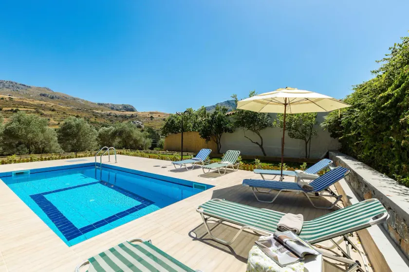Superbe villa, avec piscine et jardins, près de la mer - Image 1