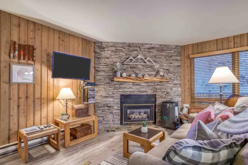 Prime Location Lower-Level Condo with Mt. Bachelor Village Hot Tubs and Pool - Image 1