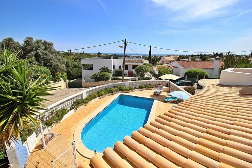 Villa familiale, piscine avec protection pour enfants, 4 chambres à coucher et 3 salles de bain - Image 1