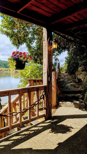 Jade Resort-Oceanfront Suites in Gowlland Harbour - Image 1