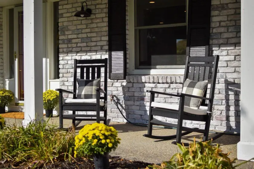 “Zen Den” on the Lake – Downtown Wayzata Charm by Roxy Rentals - Image 1
