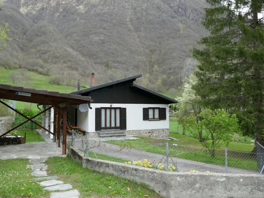 Holiday Home Chalet Al Portic by Interhome - Image 1