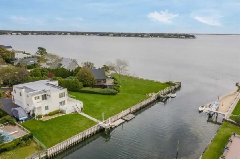 Sommervermietung - Hampton Bays Waterfront - Image 1