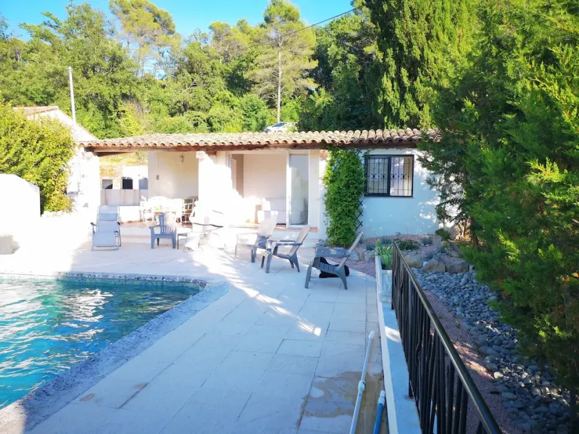 Charming Provencal farmhouse with swimming pool and superb view of the Grasse hills - Image 1